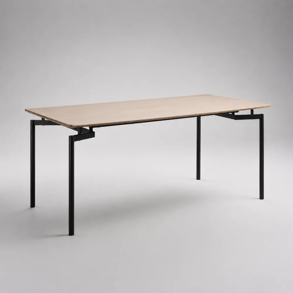 Table à manger rectangulaire plateau bois clair MDF pieds en acier thermolaqué noir 140 cm 70 cm 75 cm